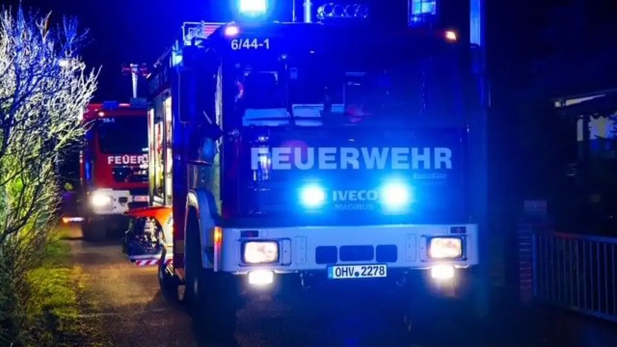 Die Oranienburger Feuerwehr musste am Samstagabend, 22. November, zu einem Brand hinter dem Schlosspark ausrücken.