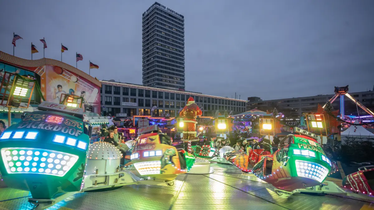 Der Rummel am Weihnachtsmarkt ist ebenso gestartet.