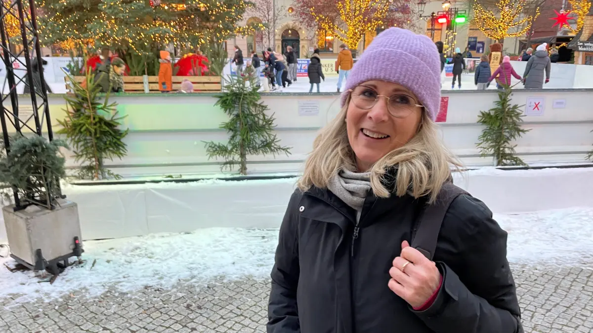 Birgit Althaus aus Bernau möchte ihren Mann überreden, mit ihr am Wochenende auf der Eisfläche Schlittschuhbahn Bernau nach 15 Jahren wieder einmal Schlittschuh zu fahren.