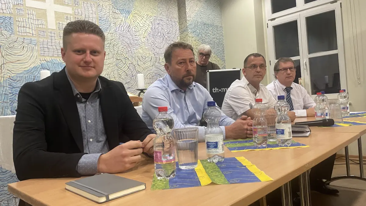 Die Rüdersdorfer Bürgermeisterkandidaten Nico Nolte, Tino Pabel, Manuel Przybylski und Gudio Dubielzig (von links).