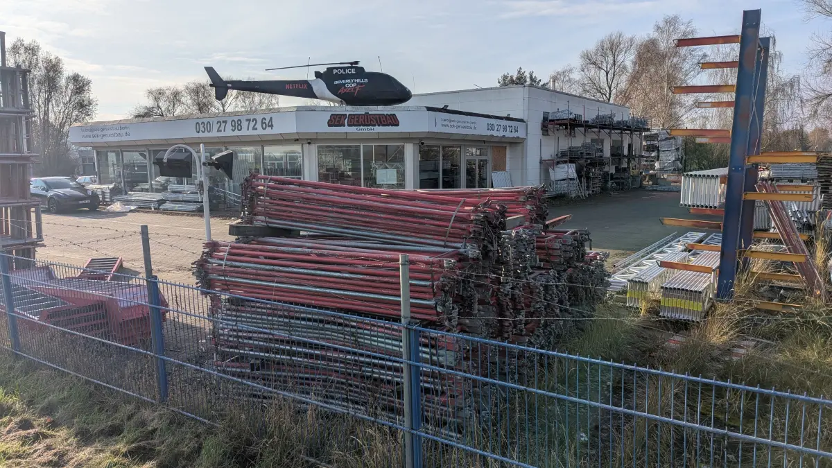 Hubschrauber auf dem Dach: Auf diese Dekoration sei er in Bad Freienwalde schon oft angesprochen worden, verrät Geschäftsführer Robert Krippahle.
