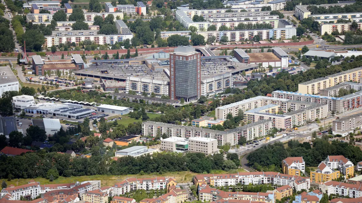 Blick auf das Einkaufszentrum Stern-Center in Potsdam (Brandenburg). Mietpreise sollen in der Stadt weiterhin gedrosselt werden. Insgesamt 22 neue Kommunen fallen unter die Regelung, die ab kommenden Jahr gelten soll