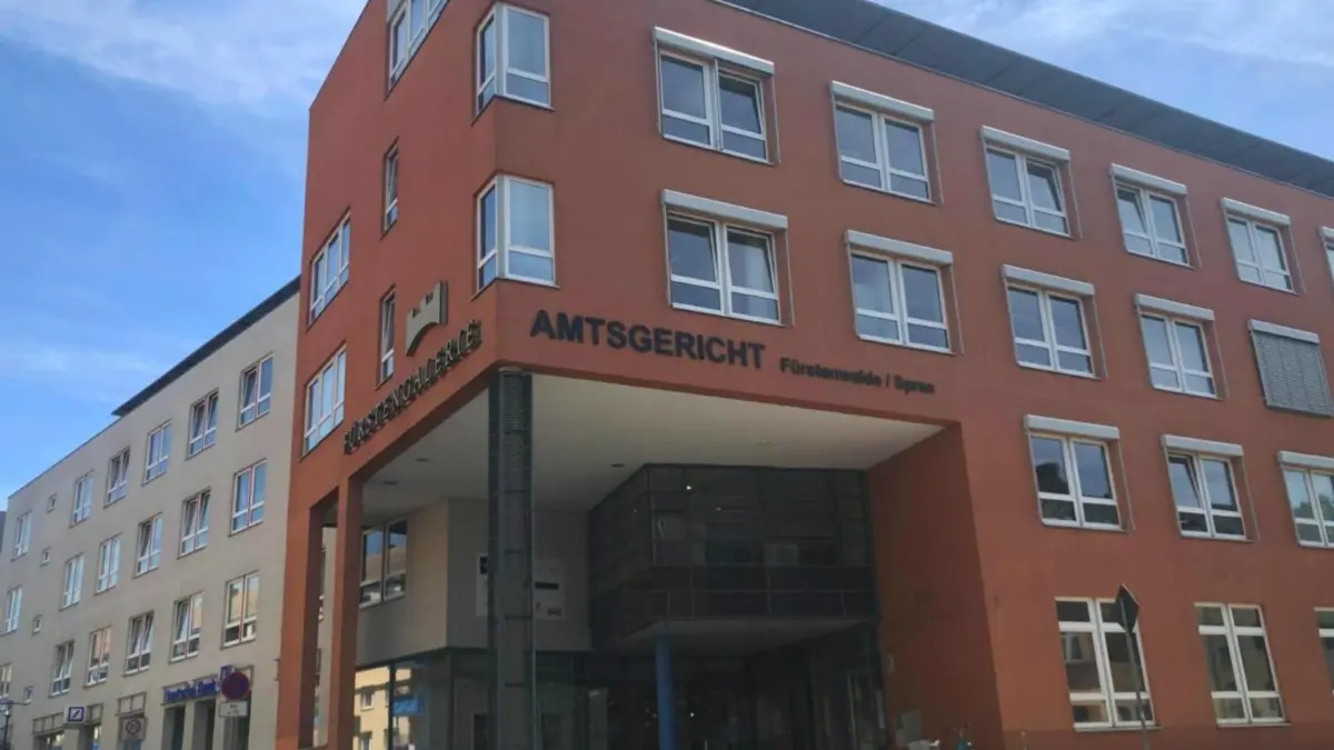 Der Fall des 30-Jährigen macht es dem zuständigen Richter am Amtsgericht Fürstenwalde nicht leicht. (Archivfoto)
Aus der U-Haft vor das Amtsgericht Fürstenwalde: Einem 33-jährigen Polen wird gewerbsmäßige Bandenhehlerei vorgeworfen.