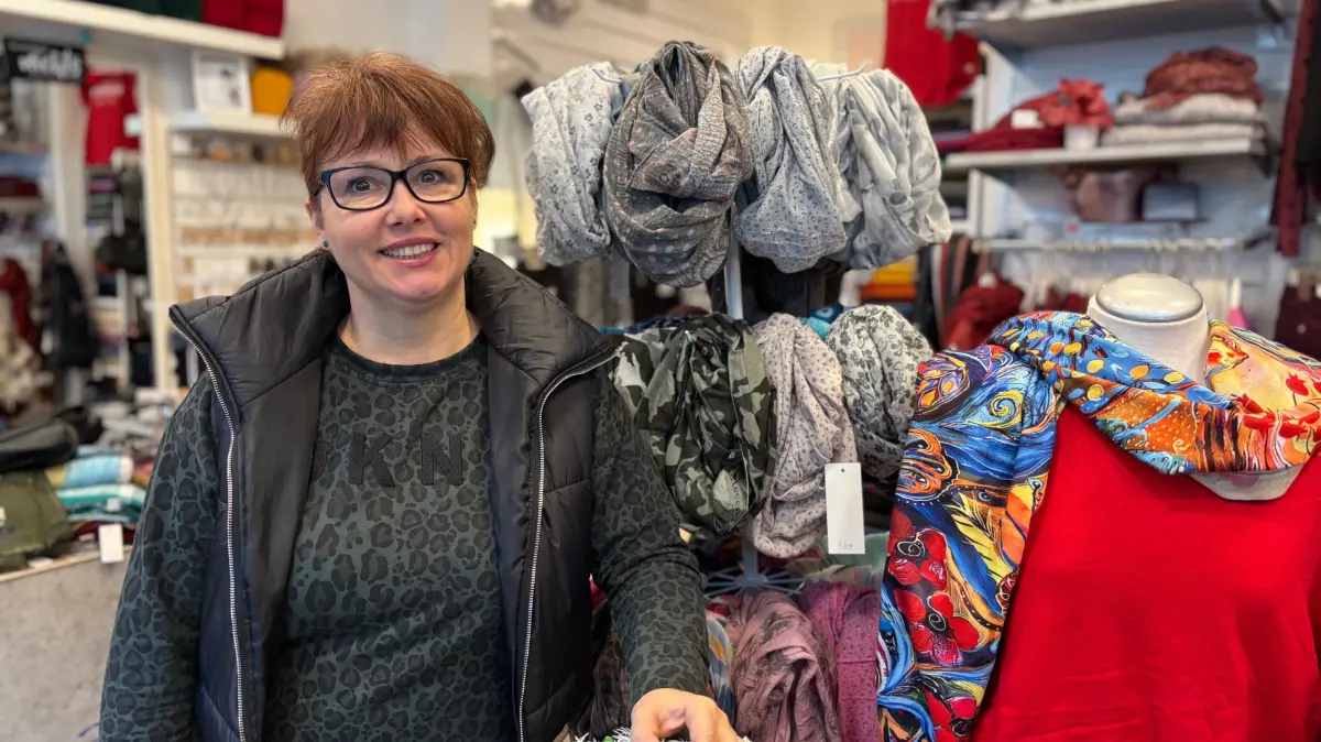 Macht bei der Black-Friday-Schnäppchenjagd nicht mit: Modehändlerin Dana Kasch von "Kokada" in Eberswalde. 26.11.25