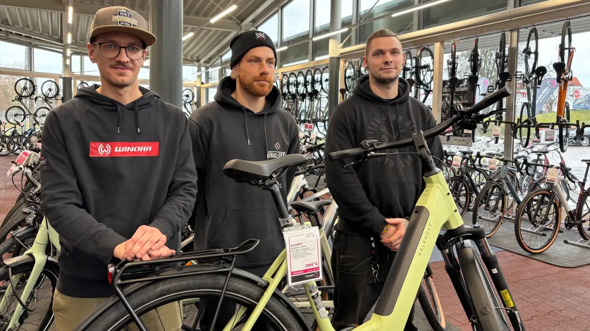 Der Fahrradladen Little John Bikes in Eberswalde lockt mit Rabatten von 25 Prozent - auch auf teure Elektroräder. V.L. Filialleiter Benjamin Puhlmann, Robert Schult, Tobias Sdunzik. 26.11.25