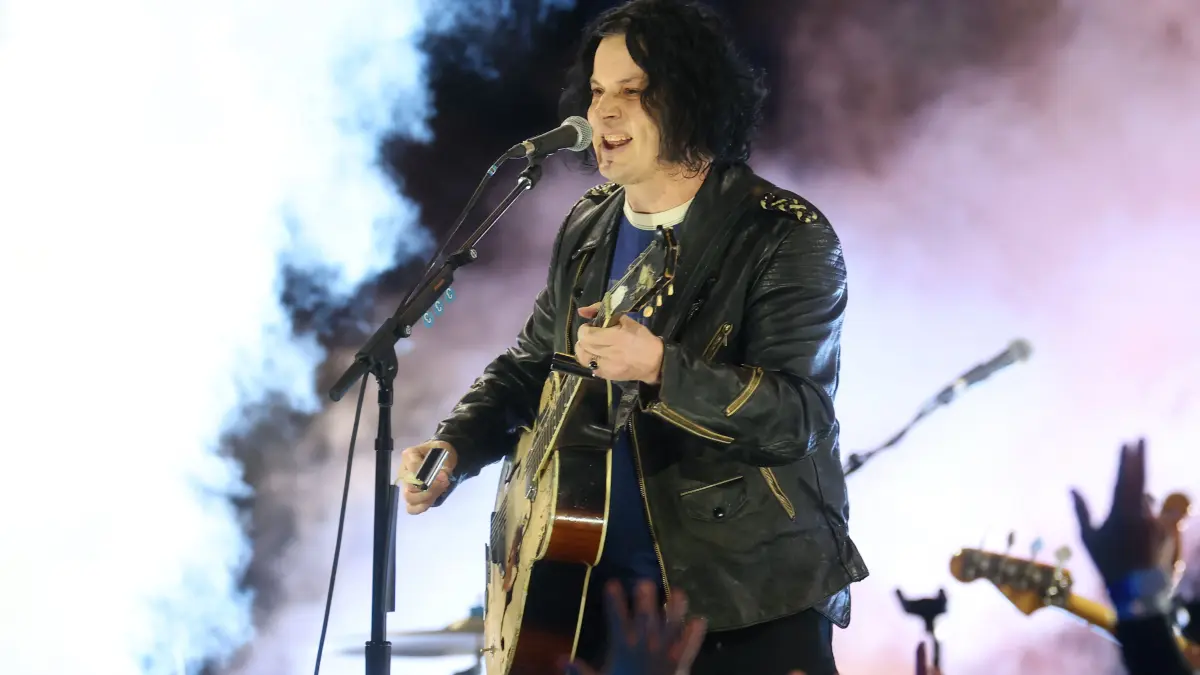 Green Bay Packers v Detroit Lions: DETROIT, MICHIGAN - NOVEMBER 27: Jack White performs during the halftime show of the game between the Green Bay Packers and the Detroit Lions at Ford Field on November 27, 2025 in Detroit, Michigan. Gregory Shamus/Getty Images/AFP (Photo by Gregory Shamus / GETTY IMAGES NORTH AMERICA / Getty Images via AFP)