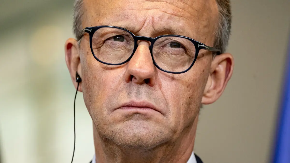 Kanzler Merz empfängt Estlands Ministerpräsidenten Michal: 27.11.2025, Berlin: Bundeskanzler Friedrich Merz (CDU) nimmt nach einem bilateralen Gespräch im Kanzleramt an einer Pressekonferenz teil. Im Mittelpunkt des Gesprächs sollen die bilateralen Beziehungen, die Sicherheits- und Verteidigungspolitik an der NATO-Ostflanke, die gemeinsame Unterstützung der Ukraine stehen. Foto: Fabian Sommer/dpa +++ dpa-Bildfunk +++