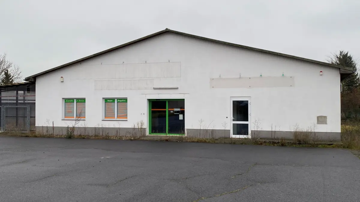 Steht seit zwei Jahren leer: das ehemalige Raiffeisengeschäft in Ziltendorf