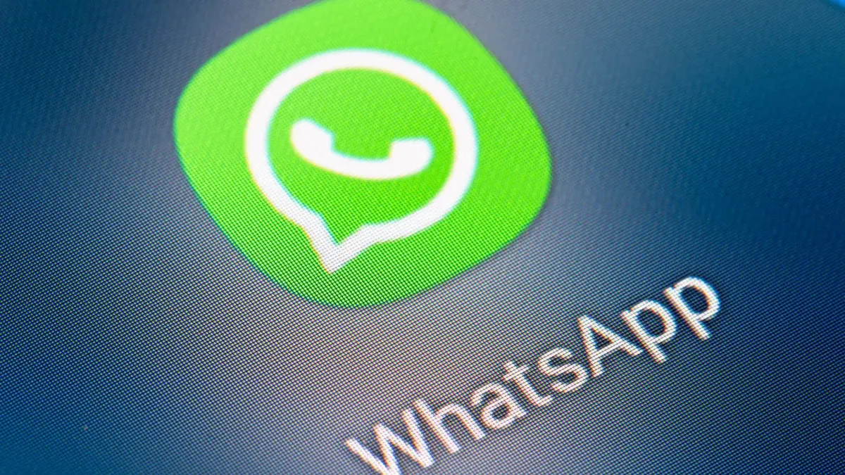 Whatsapp: ARCHIV - 21.01.2022, Berlin: Auf dem Bildschirm eines Smartphones sieht man das Icon der App Whatsapp. (zu dpa: «Russische Behörde droht Whatsapp mit kompletter Sperre») Foto: Fabian Sommer/dpa +++ dpa-Bildfunk +++