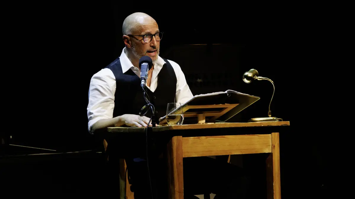 Der nasse Fisch - eine musikalische Lesung Carmen Würth Forum Reinhold Würth Saal Moka Efti Orchestra Beno Fürmann Le Pustra