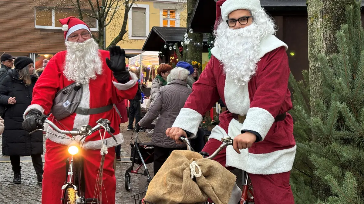 Weihnachtsmänner in Müllrose