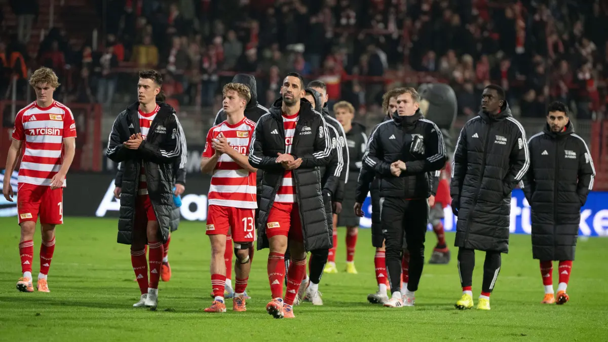 1.BL 1. FC Union - 1. FC Heidenheim 2025/26: Fußball, Herren, Saison 2025/2026, 1. Bundesliga (12. Spieltag), 1. FC Union Berlin - 1. FC Heidenheim, v. l. Leopold Querfeld (1. FC Union Berlin), Janik Haberer (1. FC Union Berlin), Andras Schäfer (1. FC Union), Rani Khedira (1. FC Union Berlin), Enttäuschung nach Abpfiff, 29.11.2025, Foto: Matthias Koch