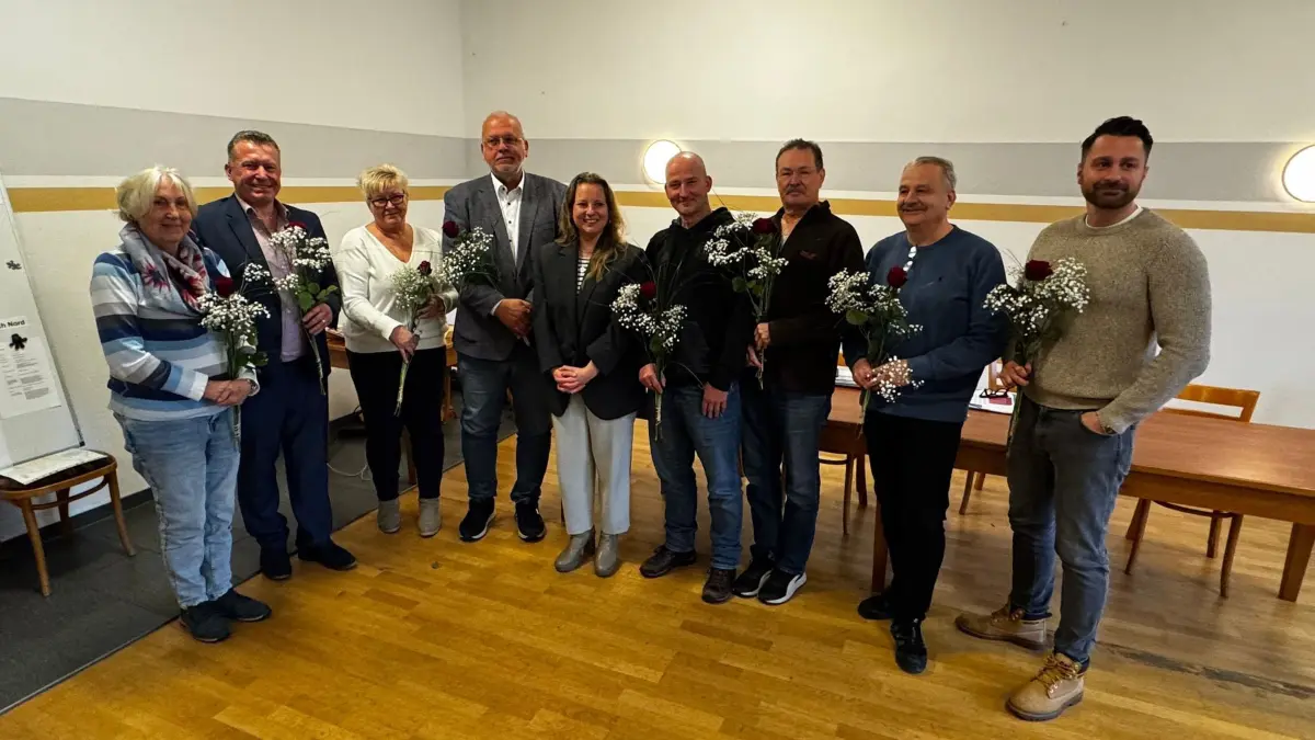 Gruppenbild zur Gründung: Beim Bündnis Sahra Wagenknecht (BSW) gibt es nun auch einen Kreisverband in Oberhavel. Der neue Vorstand um Henrik Lehmann (2. v. r.) will gleich mit einem Namensvorschlag für Aussehen sorgen.