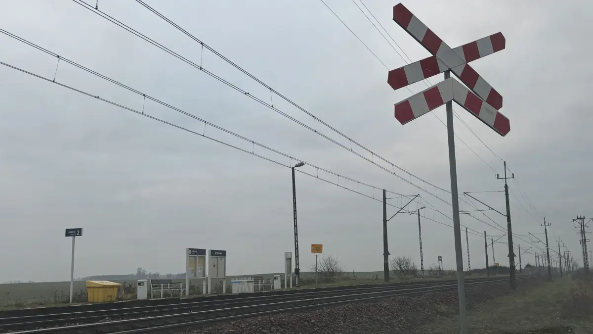 Der polnische Haltepunkt Drzeńsko liegt nahe Rzepin an der Bahnstrecke Stettin-Wrocław.