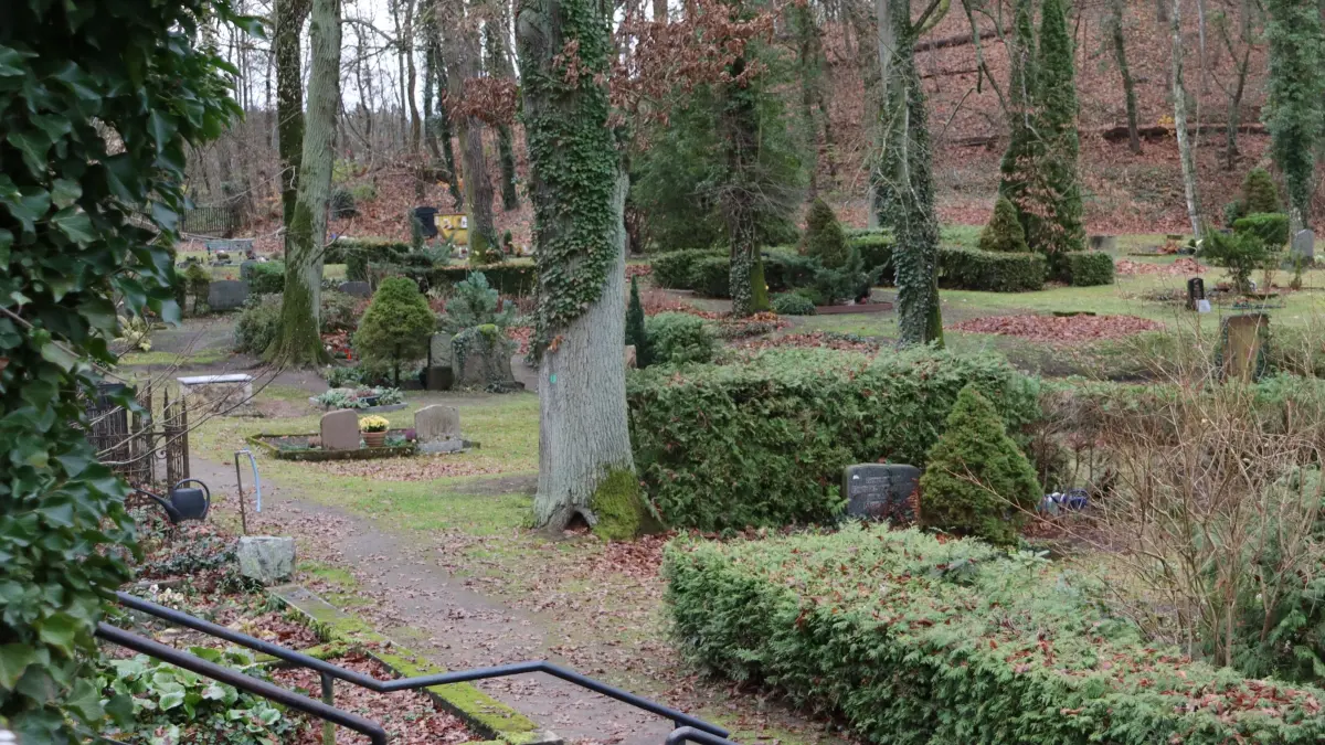Auf dem Friedhof in Buckow (Märkische Schweiz) soll künftig an die Opfer von sexuellem Missbrauch in der katholischen Kirche erinnert werden.