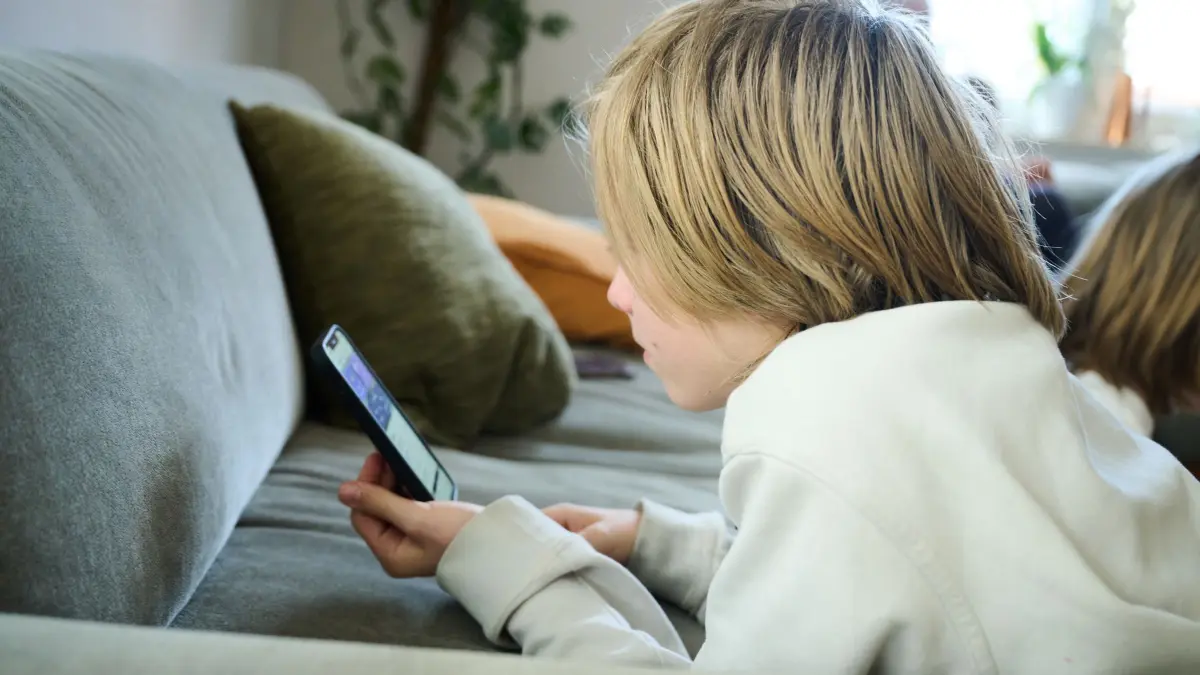 Scrollen Kinder sich um den Verstand?