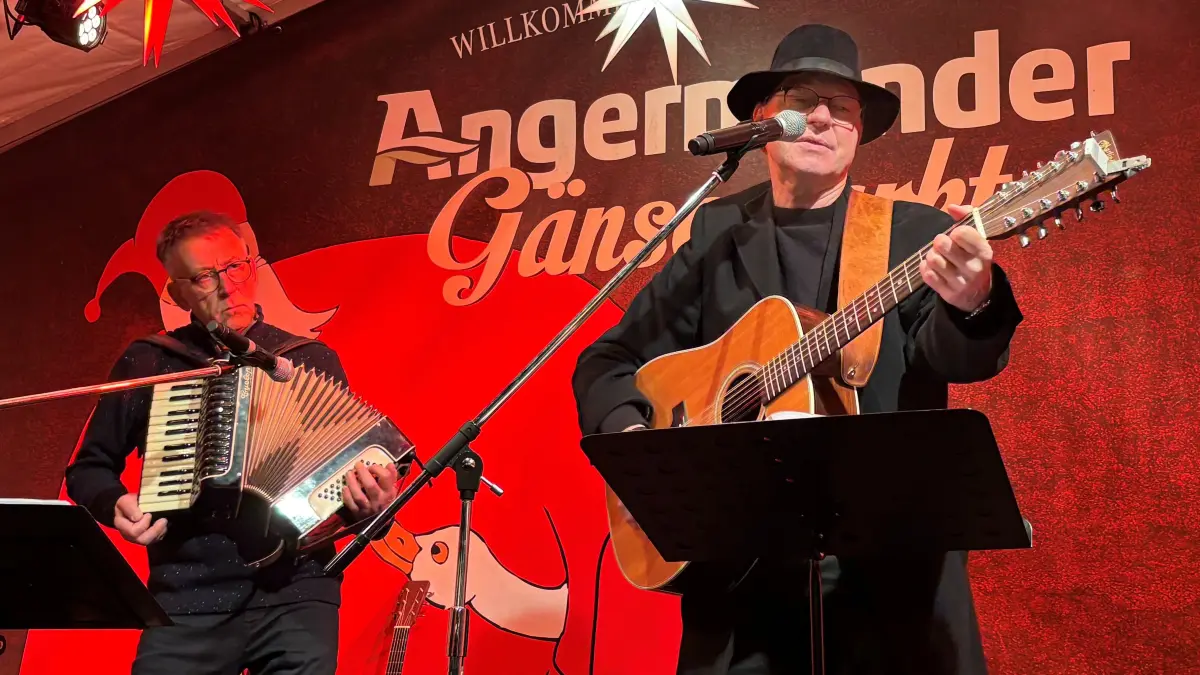 Handgemacht von hier ist auch die Livemusik. Gerd Andreas Pirch und Dr. Christian Böwe sind talentierte Hobby-Musiker mit Leidenschaft und garantieren Stimmung.