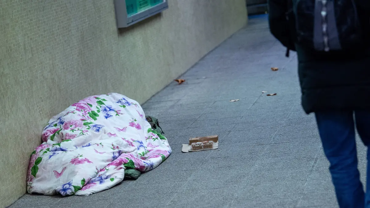 Obdachlosigkeit zeigt sich in Strausberg meist nicht so offen, aber ist versteckt ebenfalls vorhanden. Wer die Wohnung in der größten Stadt des Landkreises Märkisch-Oderland verliert, hat kaum Aussicht auf Ersatz.