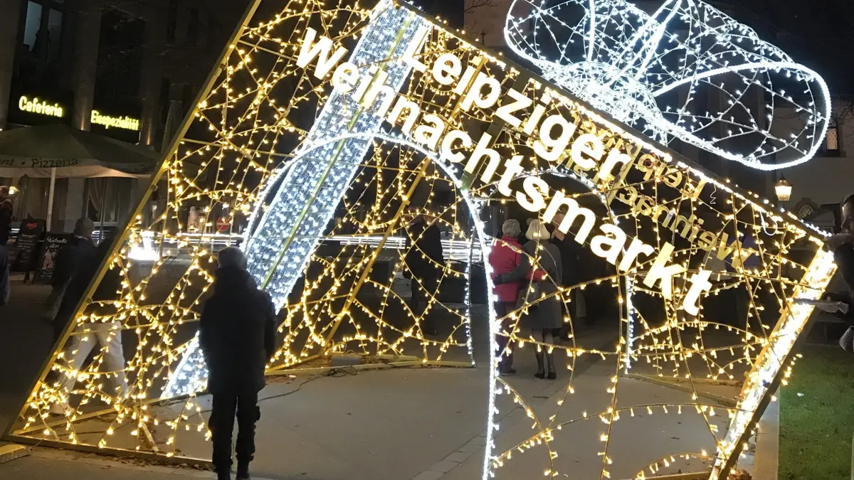 Leipzig. Leipziger Weihnachtsmarkt. Lichtinstallationen an der Thomaskirche. 13.12.2024 Foto: Frank Groneberg