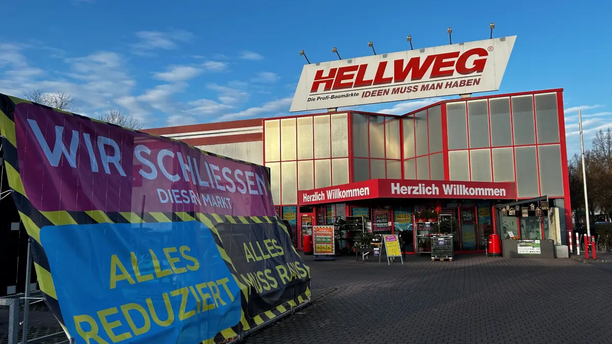 Räumungsverkauf bei Hellweg in Hennigsdorf: Der Baumarkt schließt Ende Februar 2026 seine Türen endgültig. Die Hintergründe erläuterte eine Unternehmenssprecherin.