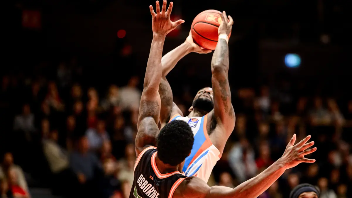 GER, Thueringen, Science City Jena gegen Ratiopharm Ulm, easyCredit Basketball Bundesliga, Basketball, 9.Spieltag, Saison 2025/2026, 06.12.2025: Malik, Osborne (Ratiopharm Ulm, #10), Naz, Bohannon (Science City Jena, #15)
GER, Thueringen, Science City Jena gegen Ratiopharm Ulm, easyCredit Basketball Bundesliga, Basketball, 9.Spieltag, Saison 2025/2026, 06.12.2025
Foto: Eibner-Pressefoto/Martin Herbst