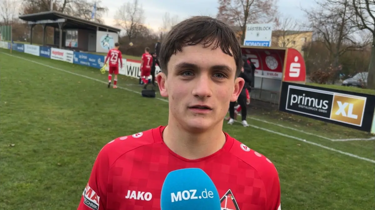 Danny Mank siegte mit dem 1. FC Frankfurt in der Fußball-Brandenburgliga mit 2:1 bei Germania Schöneiche. Nach dem Spiel sprach er am MOZ-Mikrofon über seine beiden Tore.