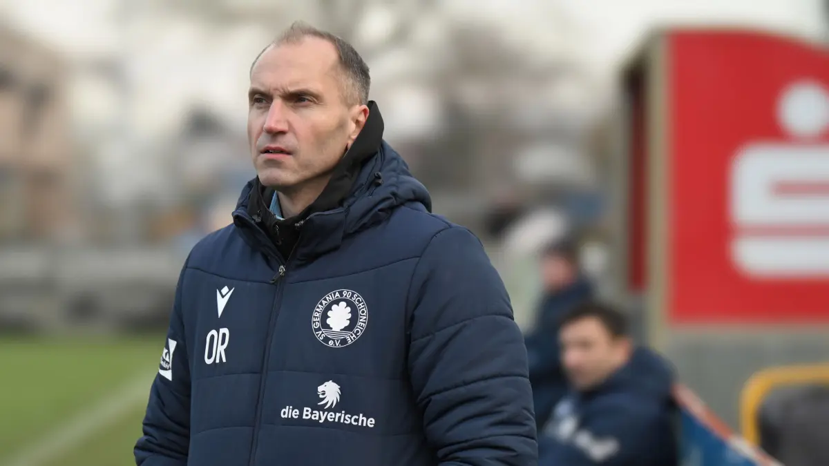 Fussball : Schöneiche Jahn-Sportplatz, Fussball Brandenburgliga, Germania Schöneiche - 1. FC Frankfurt, Trainer Oliver Richter
FOTO BENK 06.12.2025