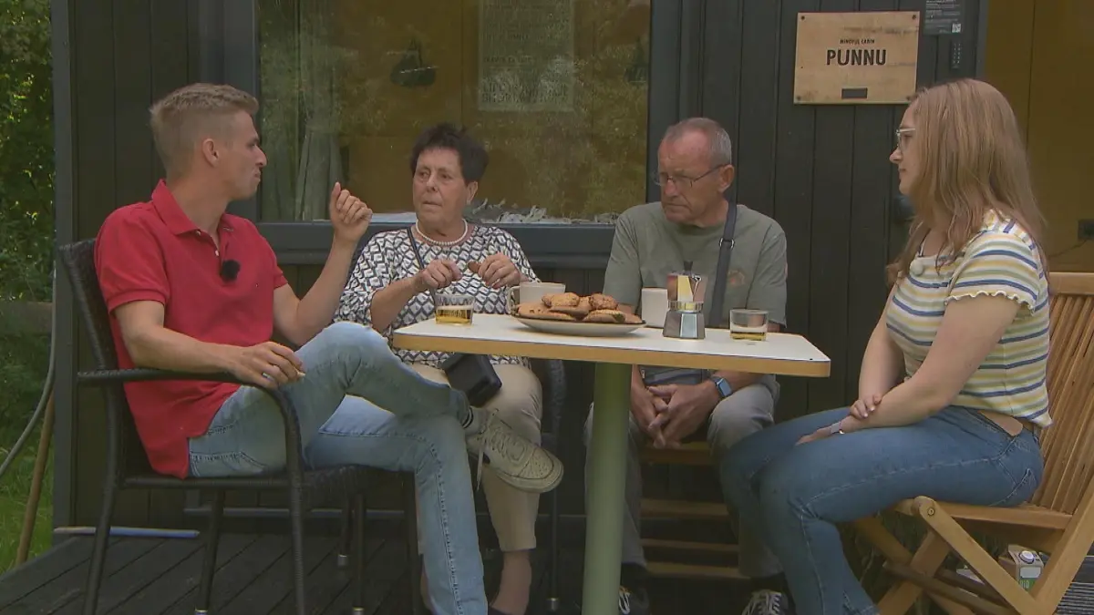 Bauer sucht Frau - RTL - Hobbybauer aus Gransee - Paulines Großeltern Edeltraut und Horst lernen Christopher kennen. +++ Die Verwendung des sendungsbezogenen Materials ist nur mit dem Hinweis und Verlinkung auf RTL+ gestattet. +++