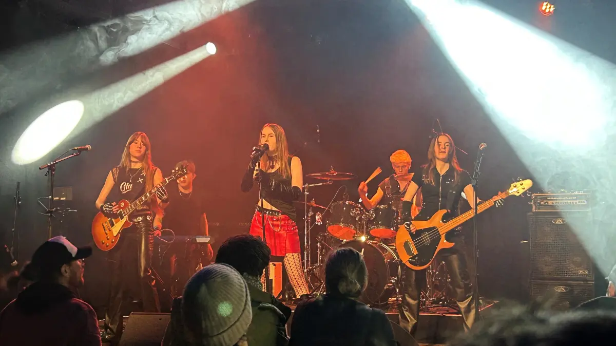 Viasko im Waschhaus Potsdam bei Local Heroes