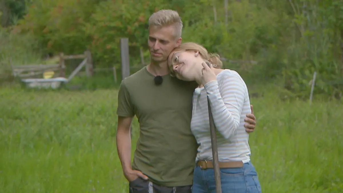 Pauline und Christopher aus Gransee kommen sich bei Bauer sucht Frau immer näher.+++ Die Verwendung des sendungsbezogenen Materials ist nur mit dem Hinweis und Verlinkung auf RTL+ gestattet. +++