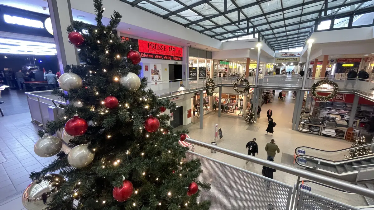Es geht erstmal weiter: In der Bahnhofs-Passage läuft das Weihnachtsgeschäft.