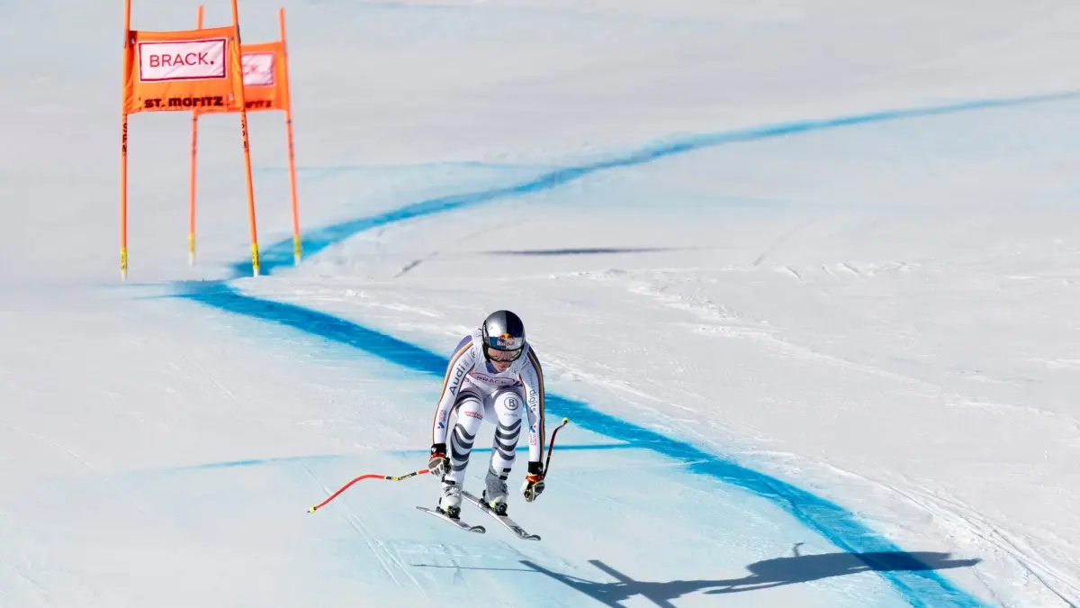 Ski-Weltcup in St. Moritz: 12.12.2025, Schweiz, St. Moritz: Ski alpin: Weltcup, Abfahrt, Frauen. Emma Aicher aus Deutschland in Aktion. Foto: Claudio Thoma/KEYSTONE/dpa +++ dpa-Bildfunk +++
