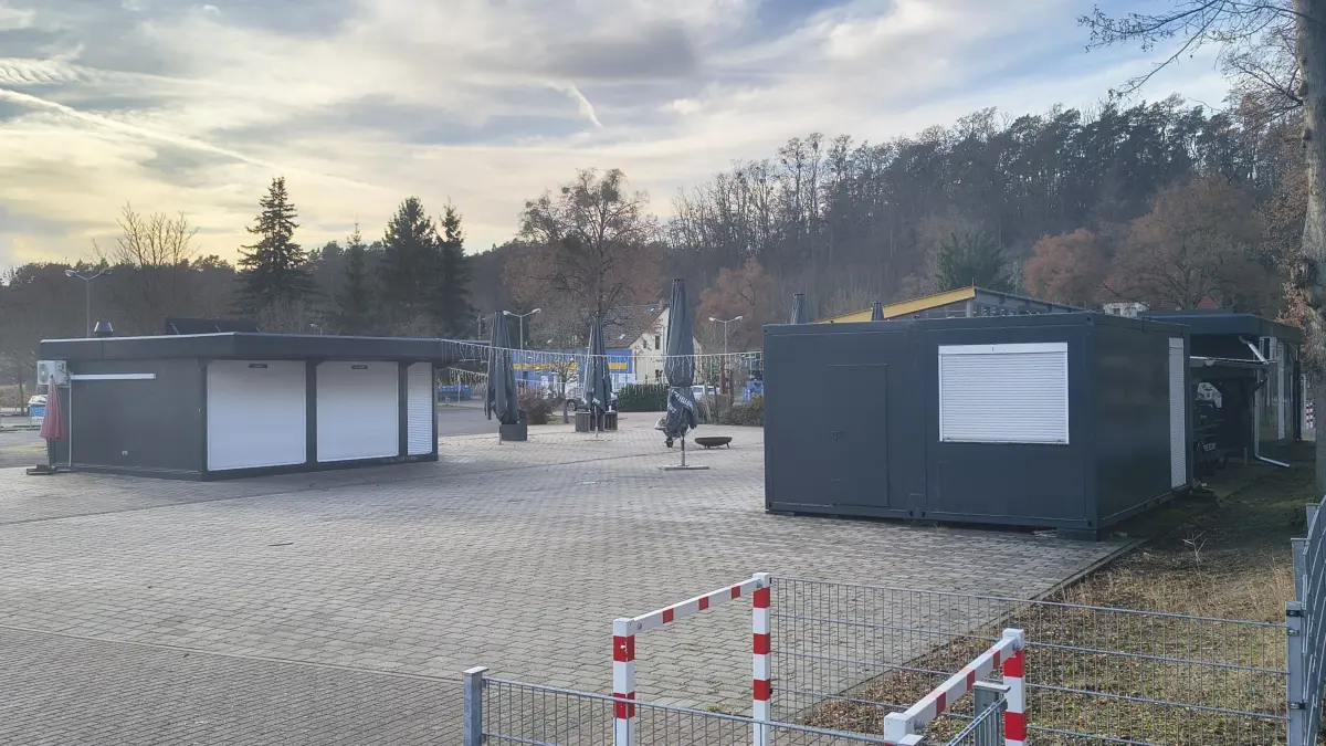 Winterliche Ruhe an den Imbiss-Kiosken an den Schiffshebewerken in Niederfinow im Dezember 2025. Wird es einen neuen Betreiber geben?