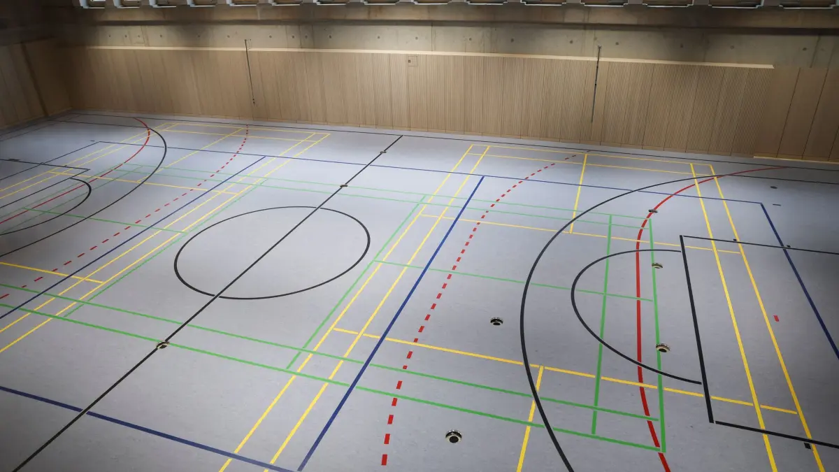 Einweihungsfeier Neubau Katholische Sophienschule: 12.12.2025, Hamburg: Blick in die Turnhalle im Neubau der Katholischen Sophienschule bei der Einweihungsfeier des Neubaus in Barmbek. Nach der Schließung mehrerer katholischer Schulen hat das Erzbistum Hamburg am Mittag den 25 Millionen Euro teuren Sophien-Campus eingeweiht. Foto: Christian Charisius/dpa +++ dpa-Bildfunk +++