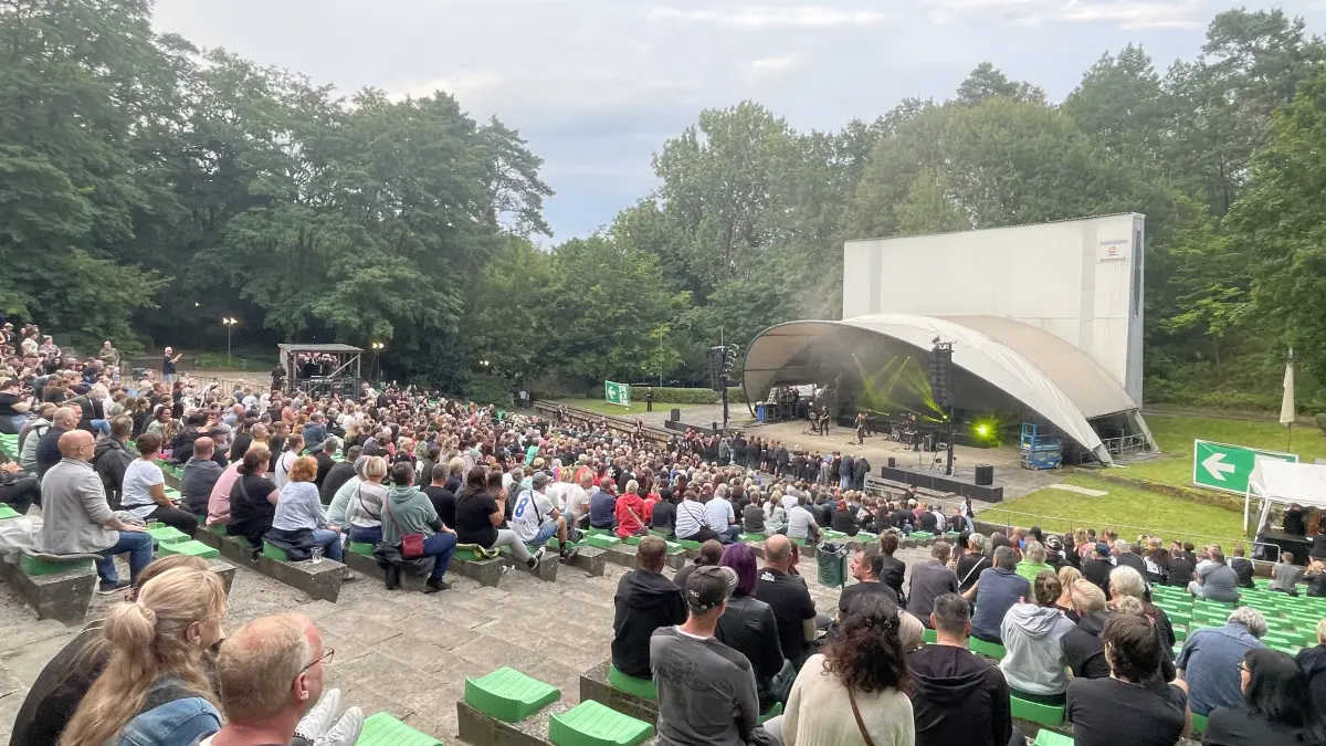 Die Freilichtbühne in Eisenhüttenstadt ist bei Veranstaltern begehrt. So viele Veranstaltungen wie im Jahr 2026 gab es schon lange nicht mehr.