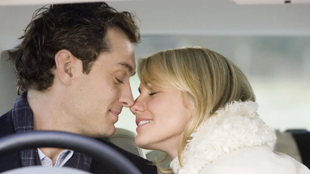Der Weihnachtsfilm „Liebe braucht keine Ferien“ läuft 2025 wieder mehrmals im TV.