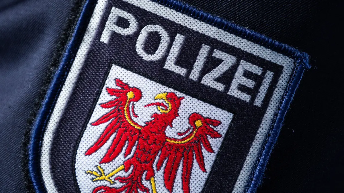 Ein Diebstahl in einem Discounter in Schwedt eskalierte, als die erwischte Täterin einen Angestellten mit einem Tritt attackierte. (Symbolbild)