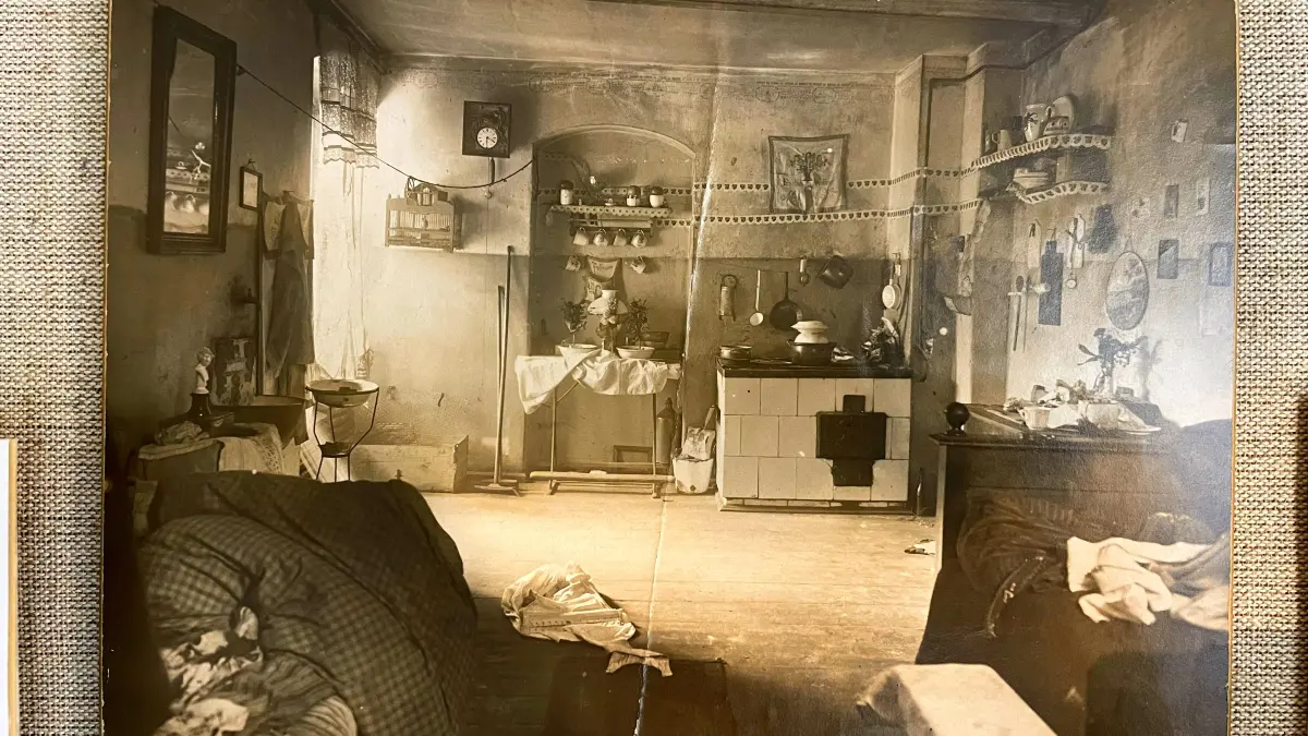 Blick in die Wohnung von Carl Großmann in Berlin, in der 1921 die Polizei grausige Spuren seiner Verbrechen entdeckte.