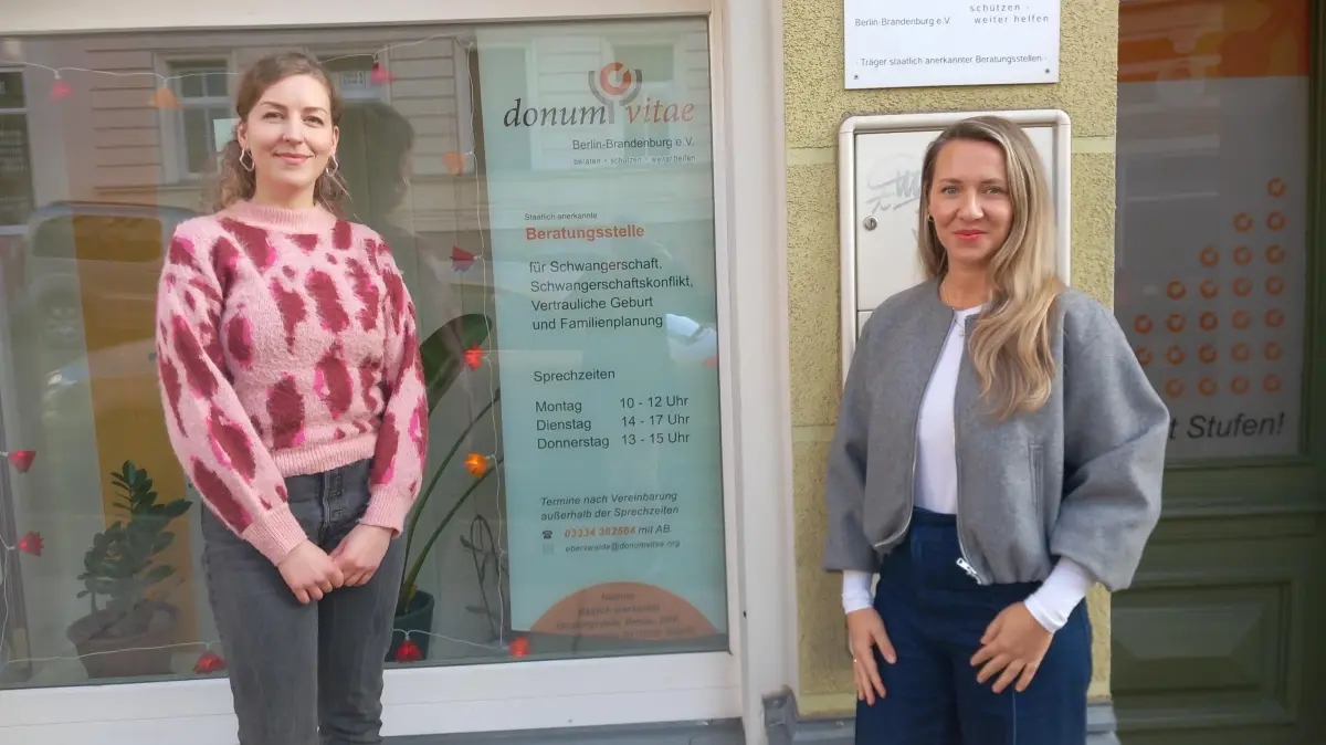Donum vitae: Sarah Ertel (links) und Susanne Hensch stehen für alle Fragen rund um das Thema Schwangerschaft in Eberswalde bereit.