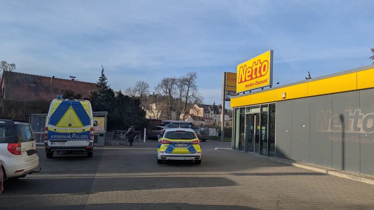 Dieser Supermarkt im Scheunenviertel Bad Freienwalde war am Donnerstagmittag geschlossen. grund war ein bewaffneter Raubüberfall gegen 10:15 Uhr.