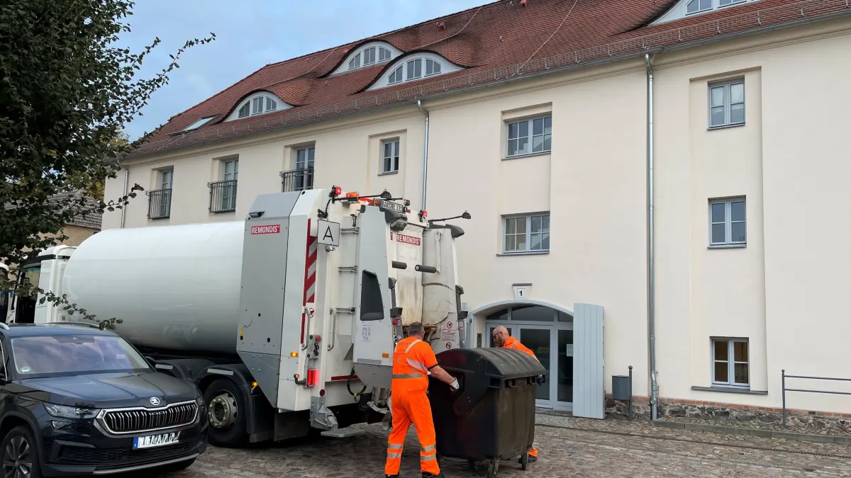 Müllabfuhr in Wriezen: Die Leerung der Hausmüllbehälter wird im nächstenJahr teurer. Das hat viele Ursachen. Die neue Abfallgebührensatzung tritt am 01. Januar 2026 in Kraft.
