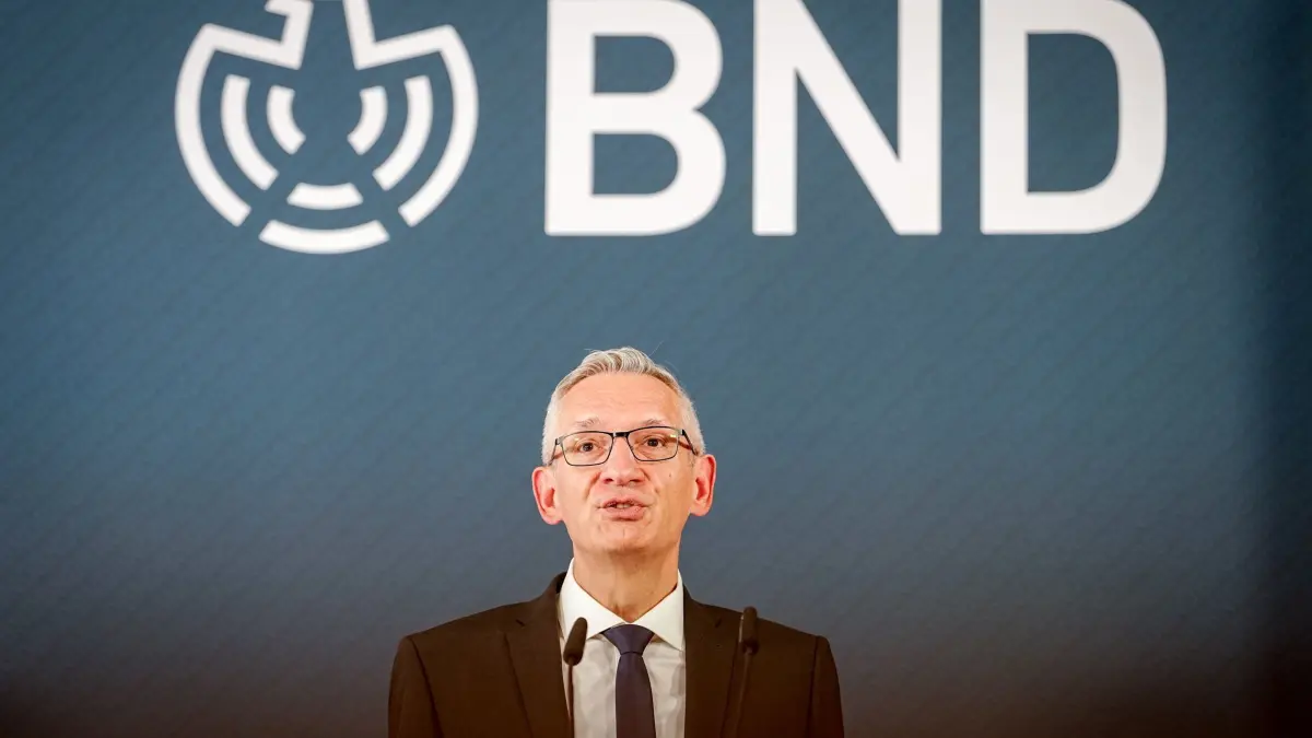 Amtsantritt des neuen BND-Präsidenten Jäger: ARCHIV - 11.09.2025, Berlin: Martin Jäger, Präsident des Bundesnachrichtendienstes (BND), gibt bei der Amtsübernahme im September 2025 ein Pressestatement. (zu dpa: «Bericht: Kanzleramt will BND härteres Vorgehen erlauben») Foto: Kay Nietfeld/dpa +++ dpa-Bildfunk +++