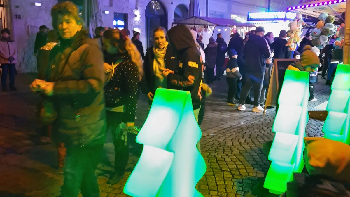 Einkaufen in der Altstadt von Strausberg war in diesem Jahr zum Weihnachtsmarkt möglich: Wie sieht es 2026 mit den verkaufsoffenen Sonntagen aus?
