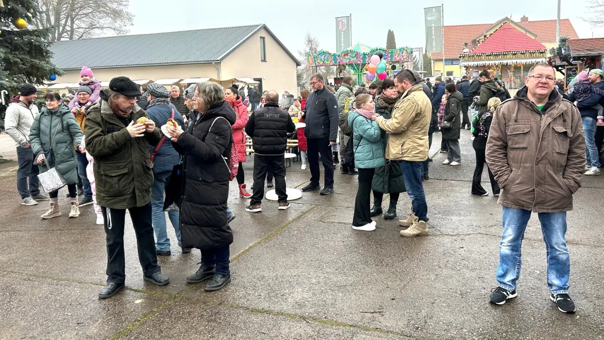 Andrang in Finow: Der letzte diesjährige städtische Weihnachtsmarkt für Eberswalde ist durchweg prima besucht. Dieses Bild ist am Nachmittag des 20. Dezember entstanden.