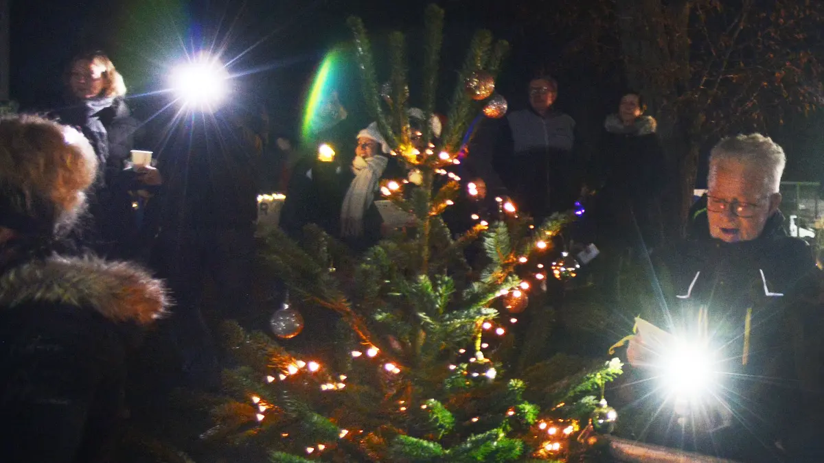 Weihnachtssingen der Bernauer Vereine auf dem FSV Bernau Sportplatz in Rehberge am 19.12.2025