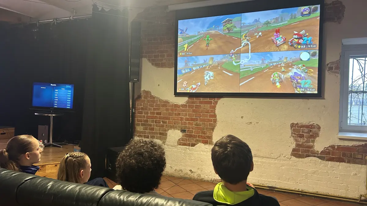 Das Videospiel-Turnier war nur der Aufhänger für Jugendliche, in die Alte Brauerei in Angermünde zu kommen und sich über eine Jugend App und deren künftiges Aussehen ausfragen zu lassen.