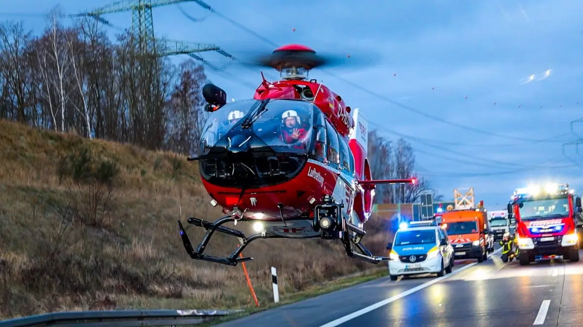 Unfall A10 bei Mühlenbeck Rettungshubschrauber vor Ort
