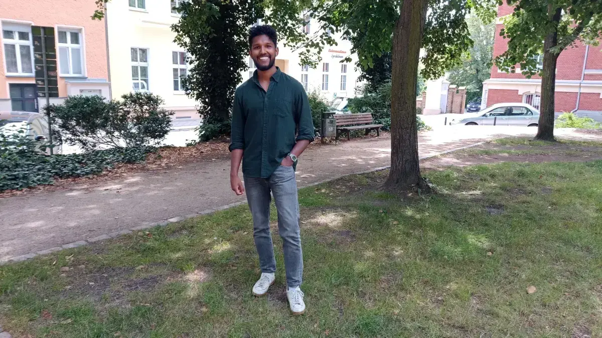 Kabilan Thavachelvan im Sommer 2024 in Eberswalde. Er ist Mitgründer eines Unternehmens, welches einen Publikumspreis in Brandenburg gewonnen hat.