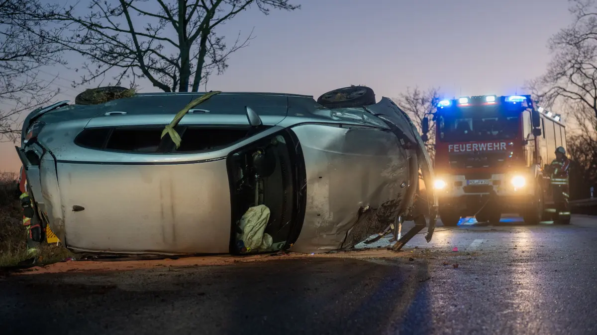 Unfall auf der Bundesstraße B1/B5 zwischen Neuenhagen und Vogelsdorf.