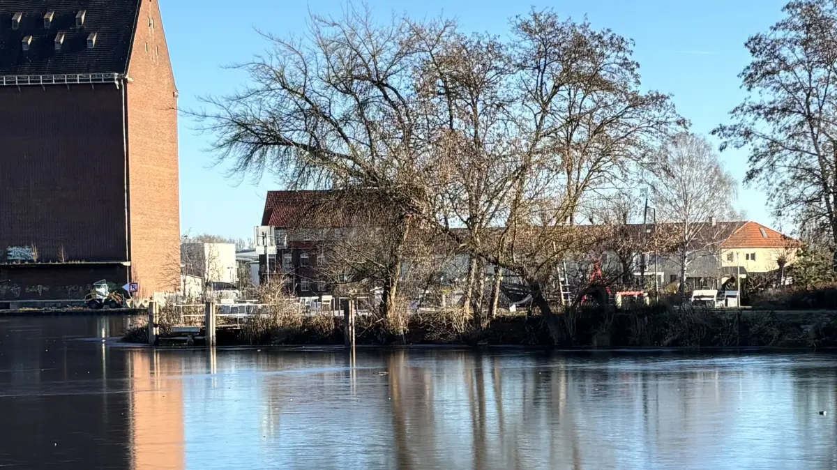 An der Inselspitze am Oder-Spree-Kanal in Eisenhüttenstadt soll ab nächstem Jahr ein Event-Schiff festmachen. Was ist geplant?